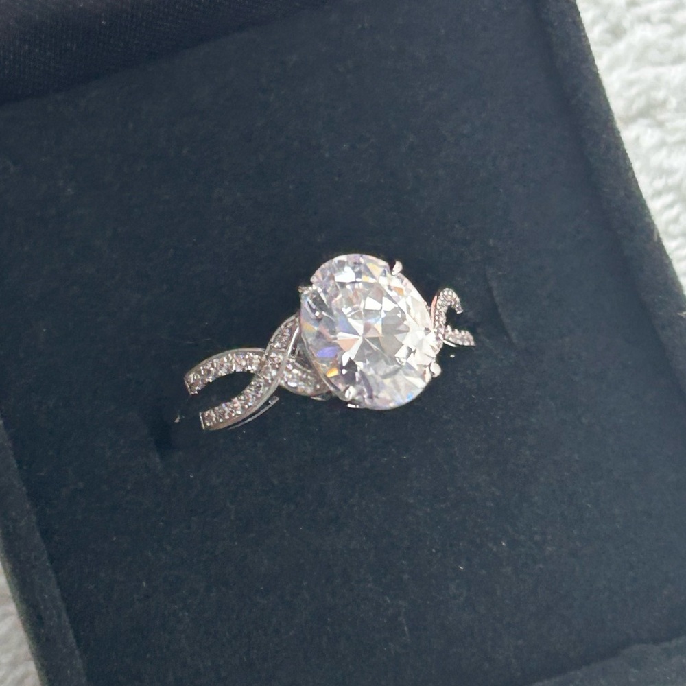 Elegant Silver Women's Ring